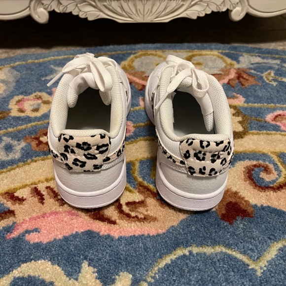 Nike - Picture 3 of 3